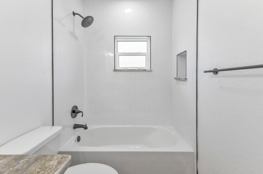 Building Photo - 419 Carmalita St