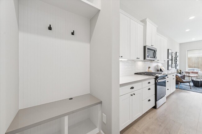 Building Photo - 5205 Amber Sunrise Dr