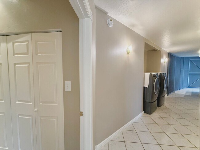 Building Photo - Garden Level in Luxury Home Available Now