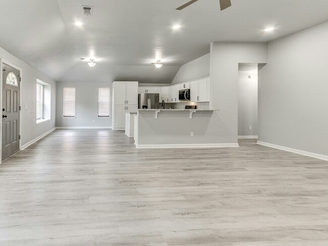 Building Photo - 5612 SE 87th St