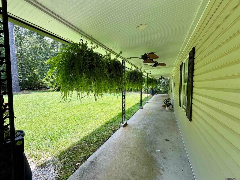 Building Photo - 26084 Pichon Rd