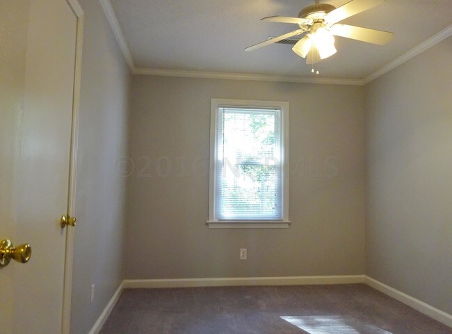 Building Photo - 602 Plaza Dr