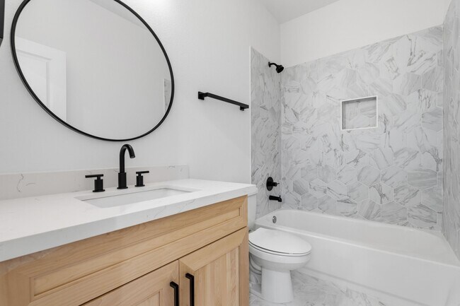 Building Photo - 8805 Parkway Dr