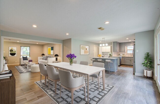 Building Photo - 5746 Cartagena St