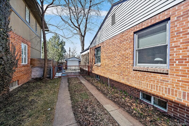 Building Photo - 761 Newport St