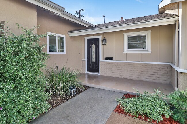 Entrance - 8601 Santa Susana Plz