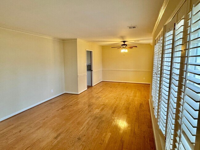 Building Photo - Gorgeous Interiors in this BONUS SPACE + 4 Bedroom  2 Bathroom Home!