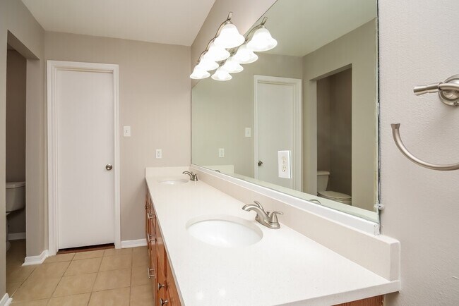 Building Photo - 7457 Parkland Manor Dr