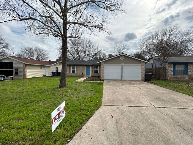 Building Photo - *COMING SOON* Open-Concept 3BD/2BA with Cozy Fireplace & Modern Stainless Kitchen!