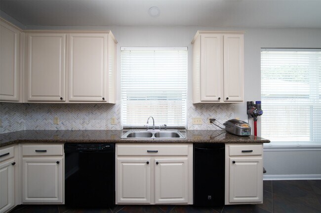 Building Photo - 20722 Fawnbrook Ct