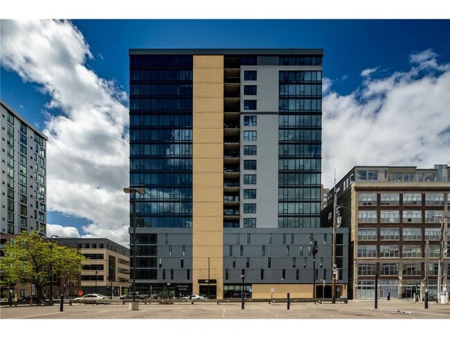 Building Photo - 740 Portland Ave