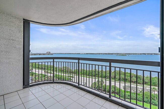 Building Photo - 5380 N Ocean Dr