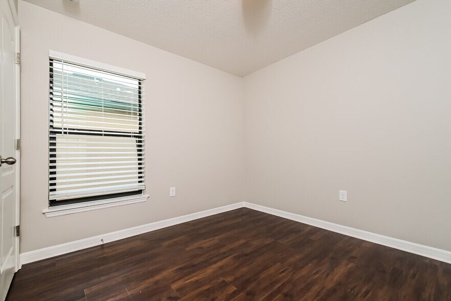 Building Photo - 720 Chatham Walk Dr