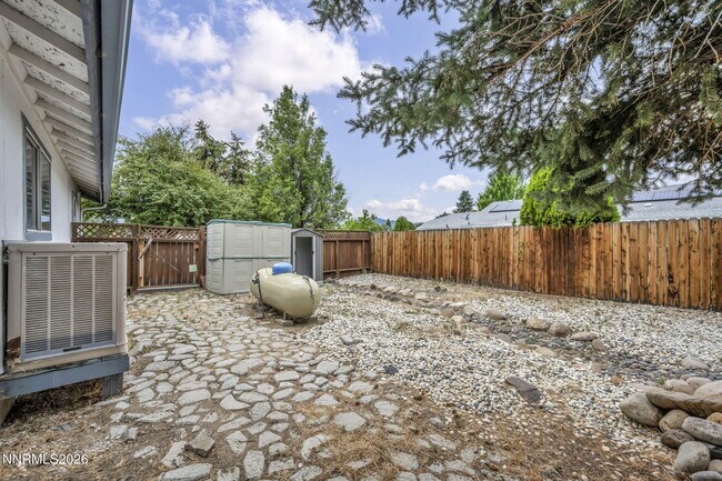 Building Photo - 17575 Parrot Dr