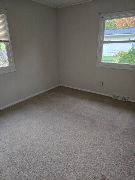 bedroom - 8570 Country Club Dr