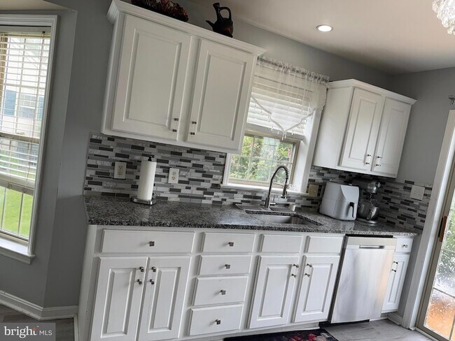 Building Photo - 629 Royal View Dr