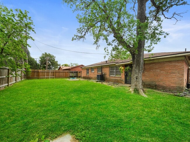 Building Photo - 3006 14th Ave N