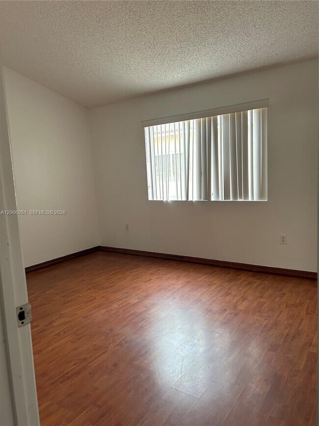 Building Photo - 6245 SW Kendale Lakes Cir