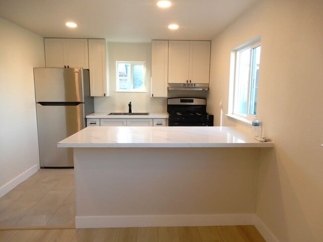 Building Photo - REDUCED!!!