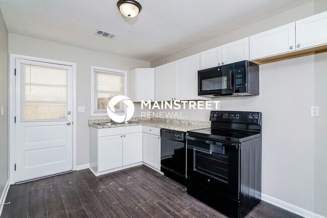 Building Photo - 3 Bedroom Pet-Friendly Home in Louisville, KY with Main Street Renewal