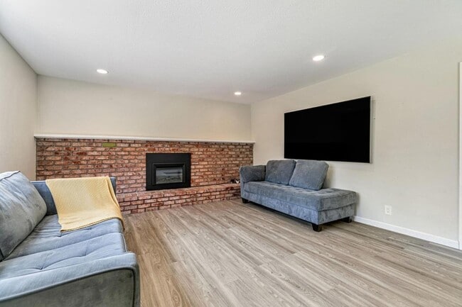 Building Photo - 2739 St Giles Ln