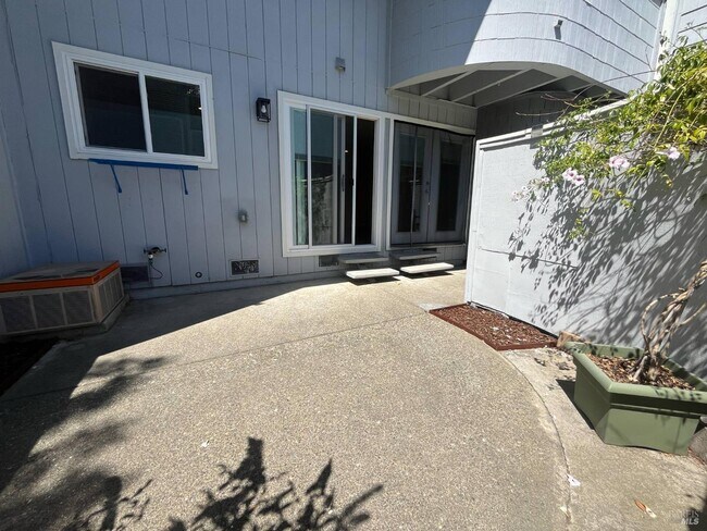 Building Photo - 2791 McBride Ln