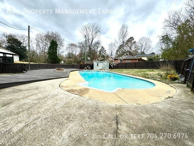 Building Photo - Stunning 4BR/3BA Home in Charlotte!