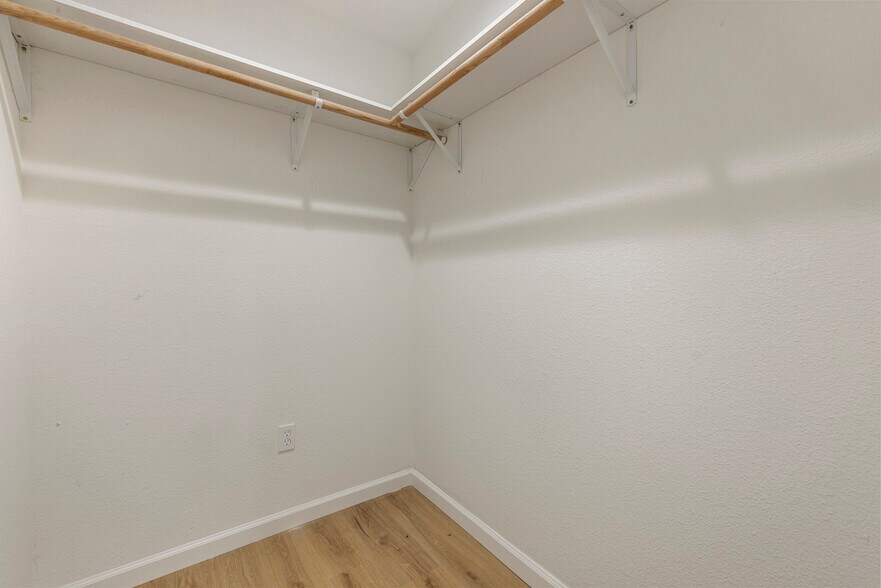 Building Photo - 214 Kimble St