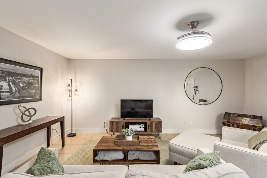 Building Photo - 1225 E Medlock Dr