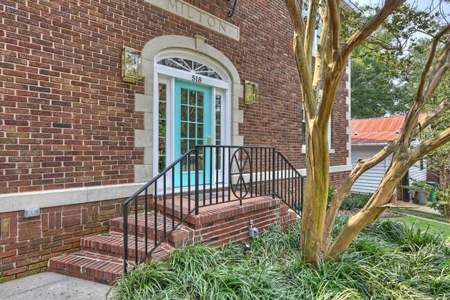 Building Photo - 518 Lamar Ave