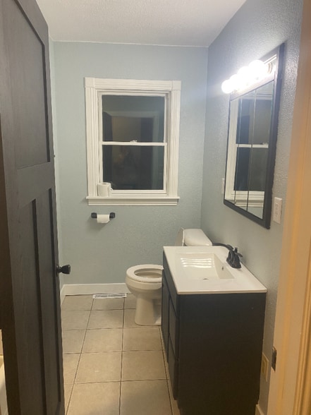 Building Photo - 211 N Forest St