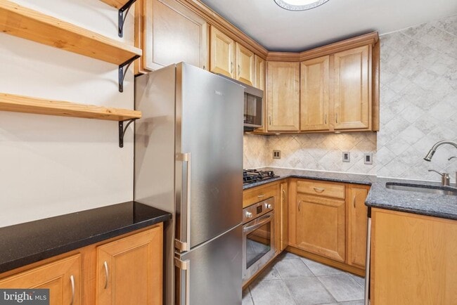 Building Photo - 1830 Manning St