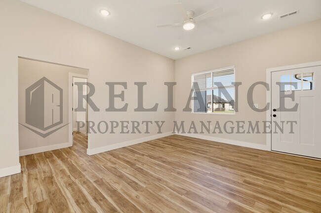 Building Photo - 619 Elmwood St