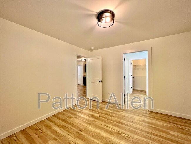 Building Photo - 121 Justus Acrs Dr