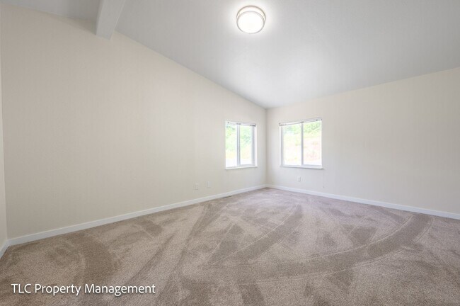Building Photo - 3bd/2bath Home with a view!!