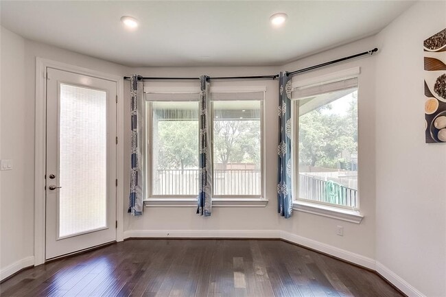 Building Photo - 4221 Valley Oaks Dr