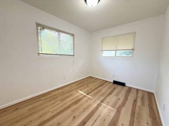 Building Photo - Cozy 3-Bedroom Home with Fenced Yard & Flexible Space – Cincinnati, OH