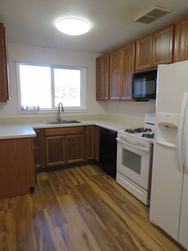 Building Photo - 3 Bedroom House with 1 Car Garage in Billings Heights