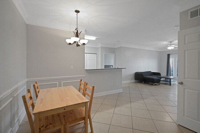 Building Photo - 2 Bedroom Condo in Tampa