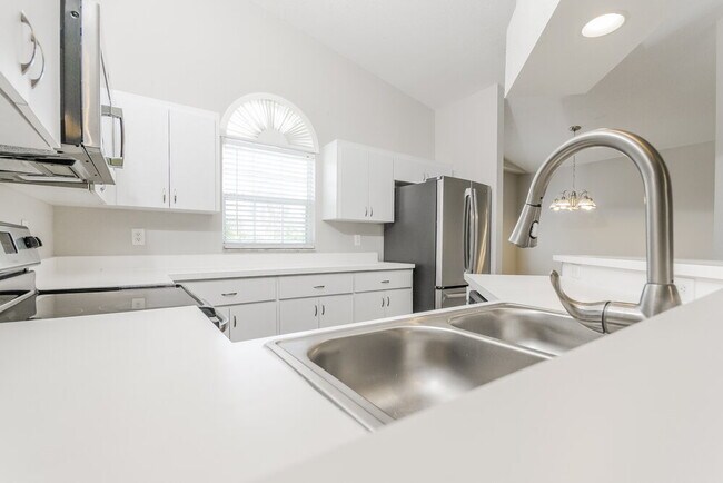 Building Photo - 263 Kings Pond Ave