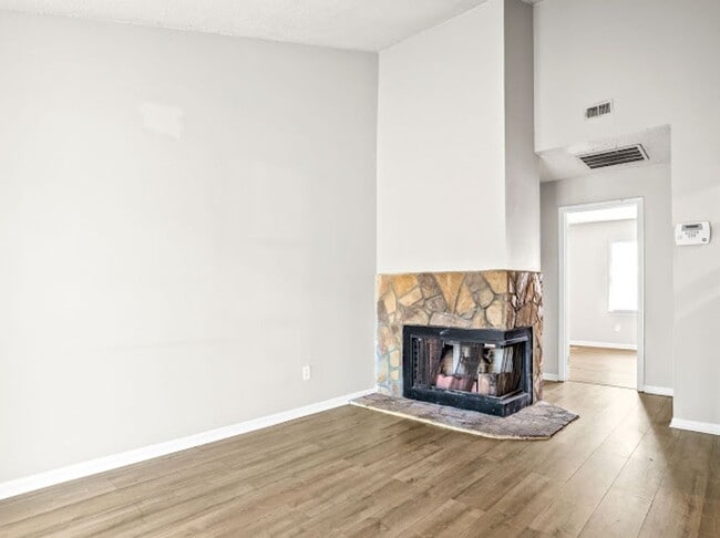 Building Photo - 115 Susan Dr