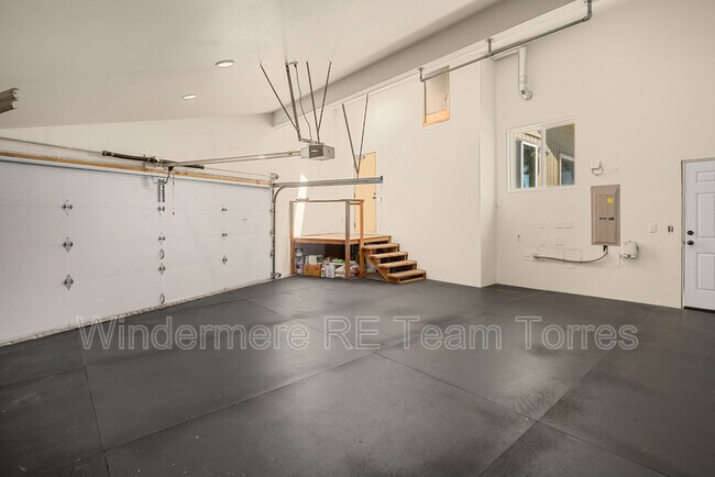 Building Photo - 10837 Bill Point Bluff NE