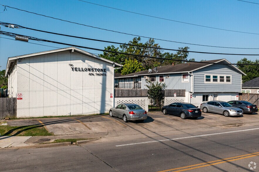 25-Unit Garden-Style Apartment Complex - The Yellowstone Apartments