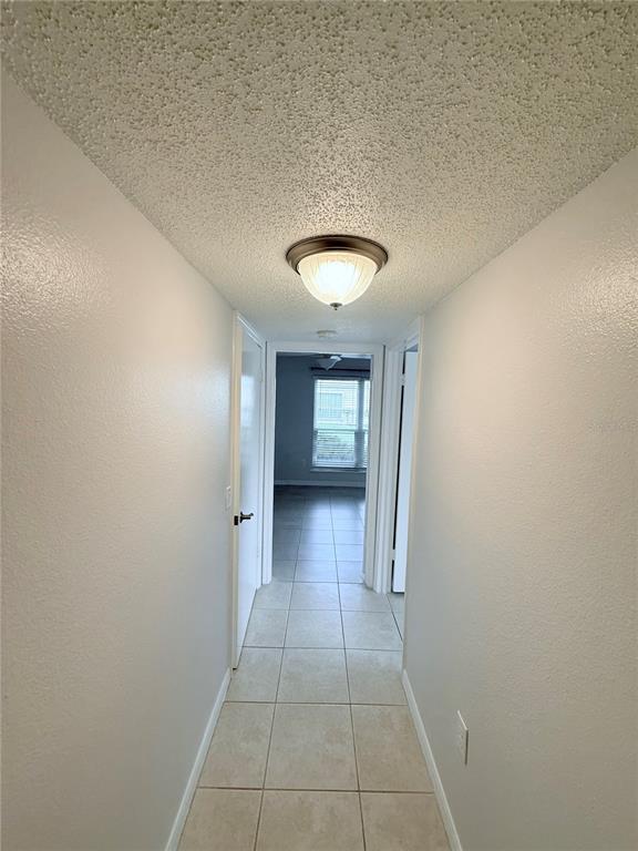 Building Photo - 9481 Highland Oak Dr