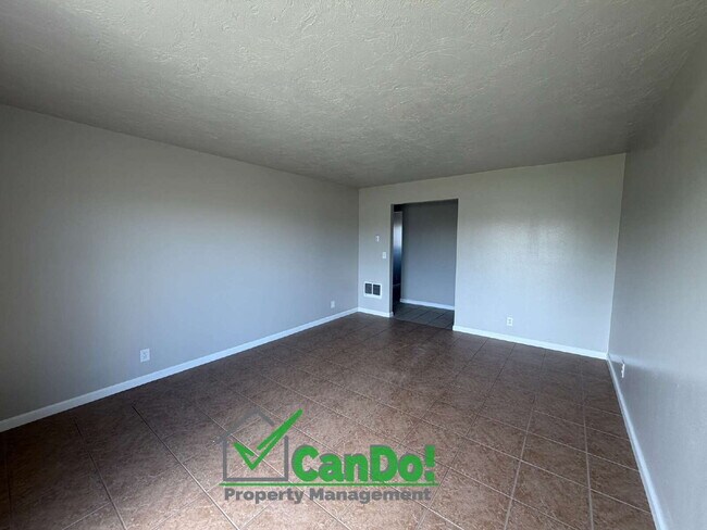 Building Photo - Now Available! Freshly Remodeled 2 bedroom, 1 bathroom apartment in Blackfoot with Fiber Internet.