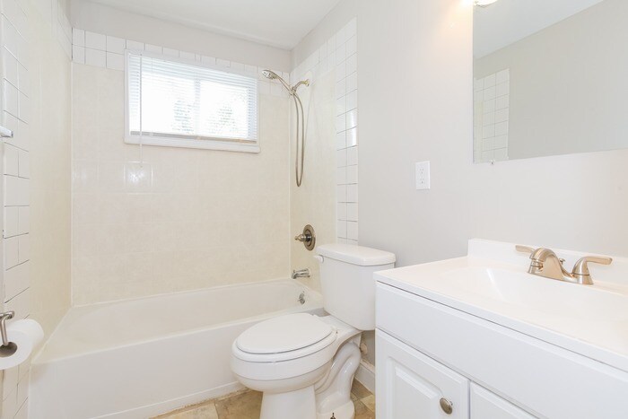 Building Photo - 2961 Spruceway Dr