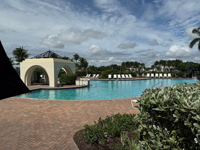 Building Photo - 2793 Shaughnessy Dr