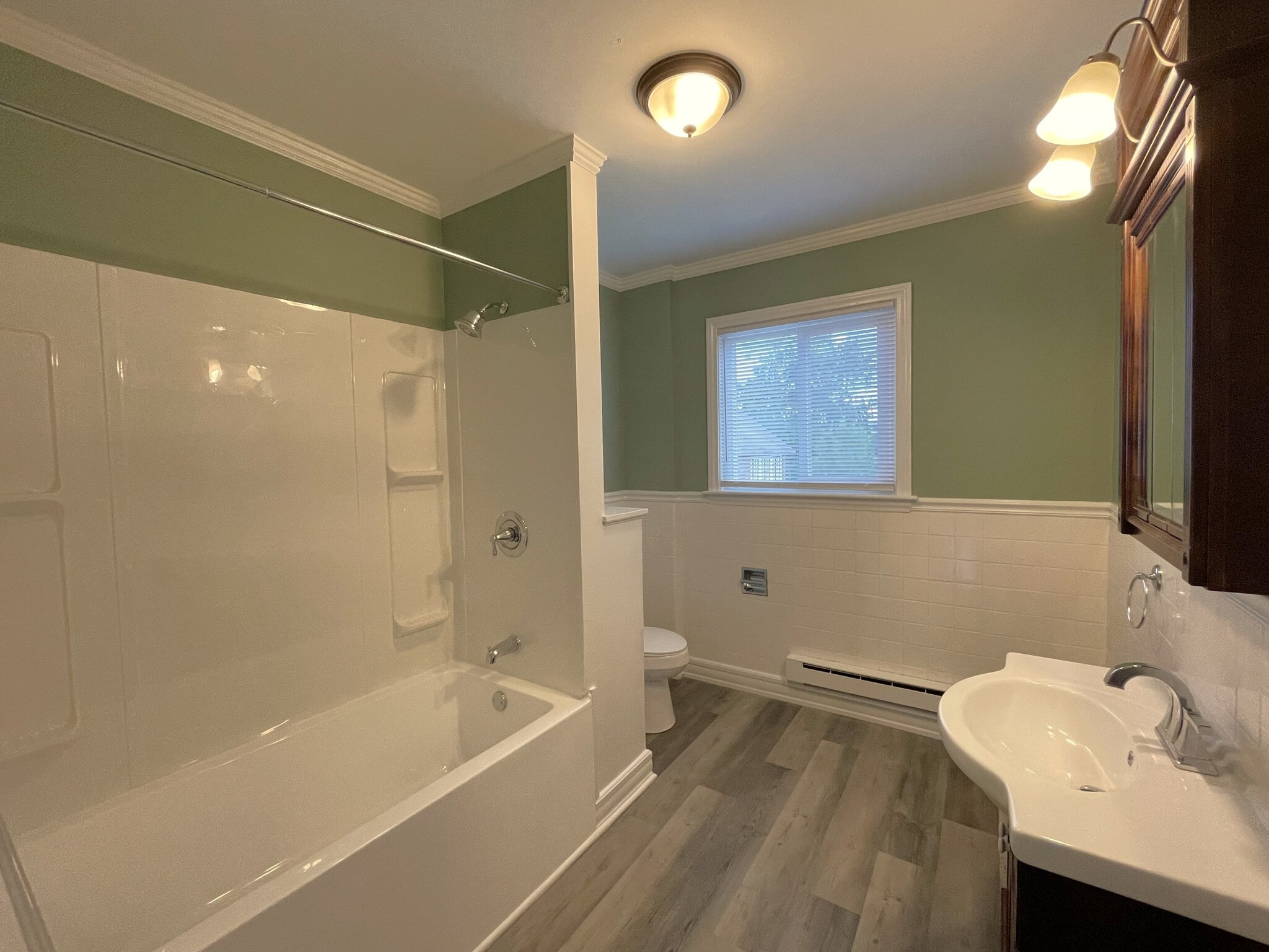 Bathroom - 533 W Water St