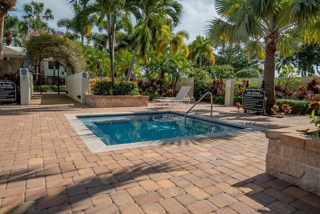 Building Photo - TWO BEDROOM TWO BATHROOM! WATERFRONT COMMU...
