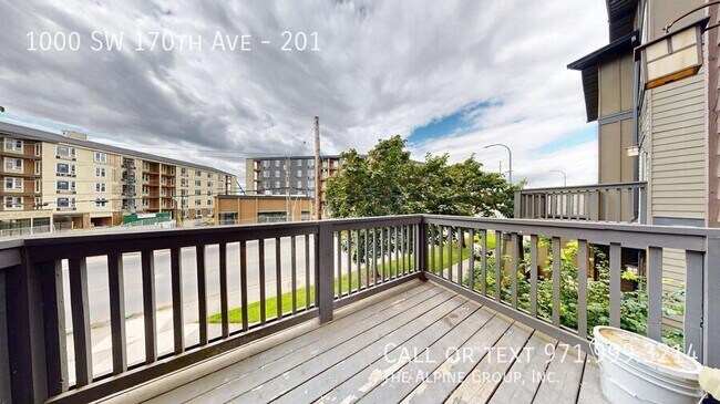 Building Photo - 1000 SW 170th Ave